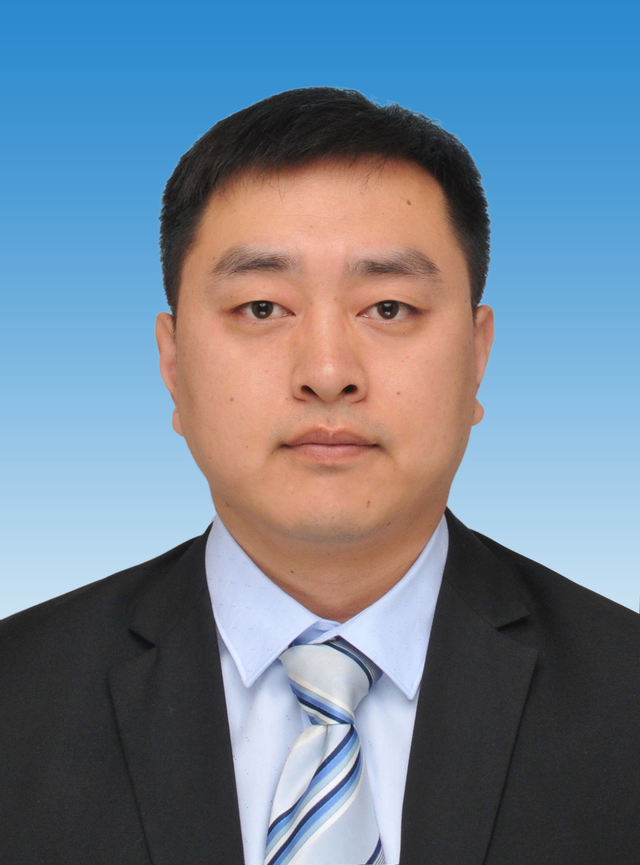 公务护照-于岩斌1-蓝底.jpg